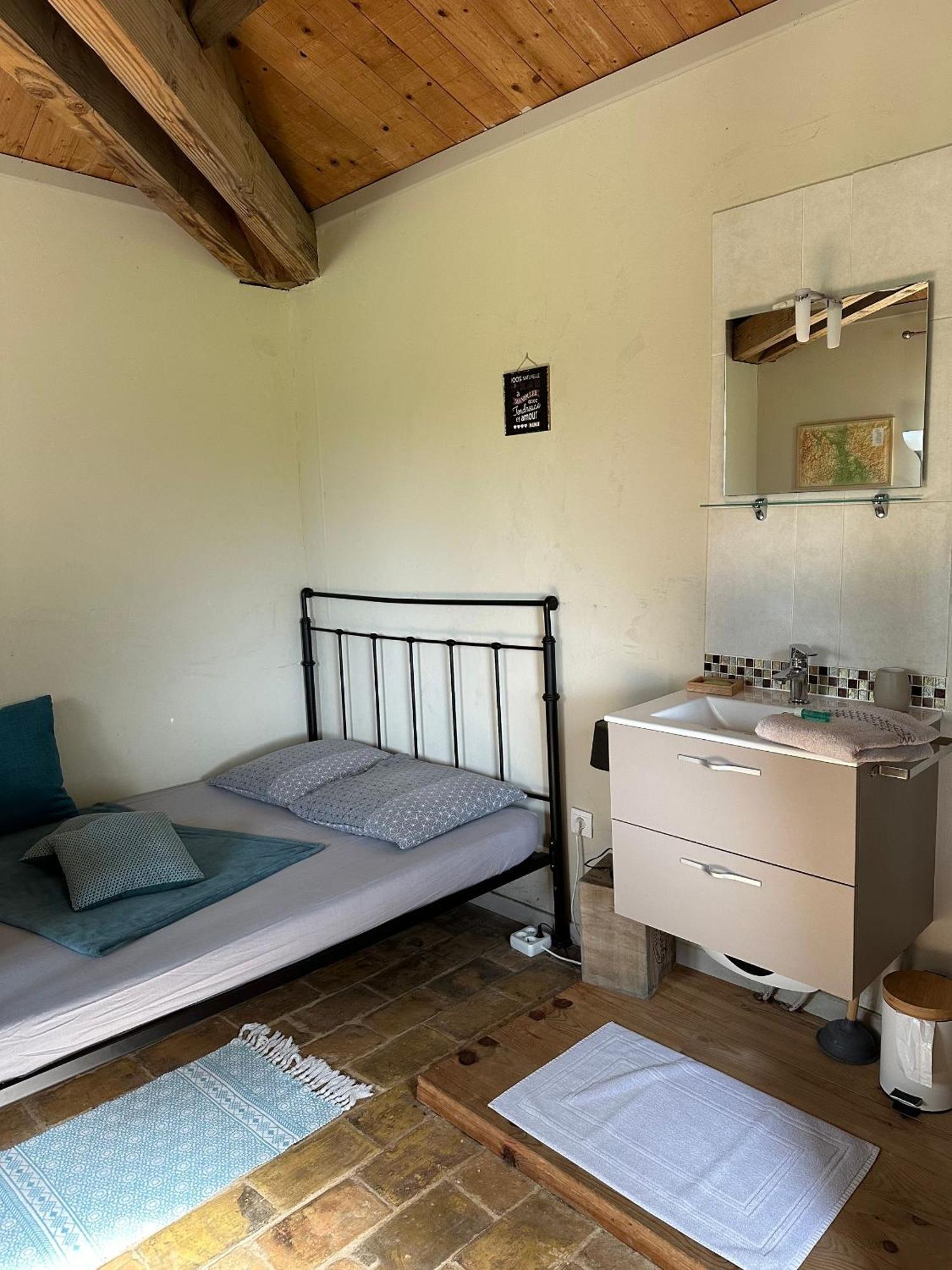 Maisonnette Independante Au Calme Dans Un Grand Jardin Châteauneuf-du-Rhône Exterior foto